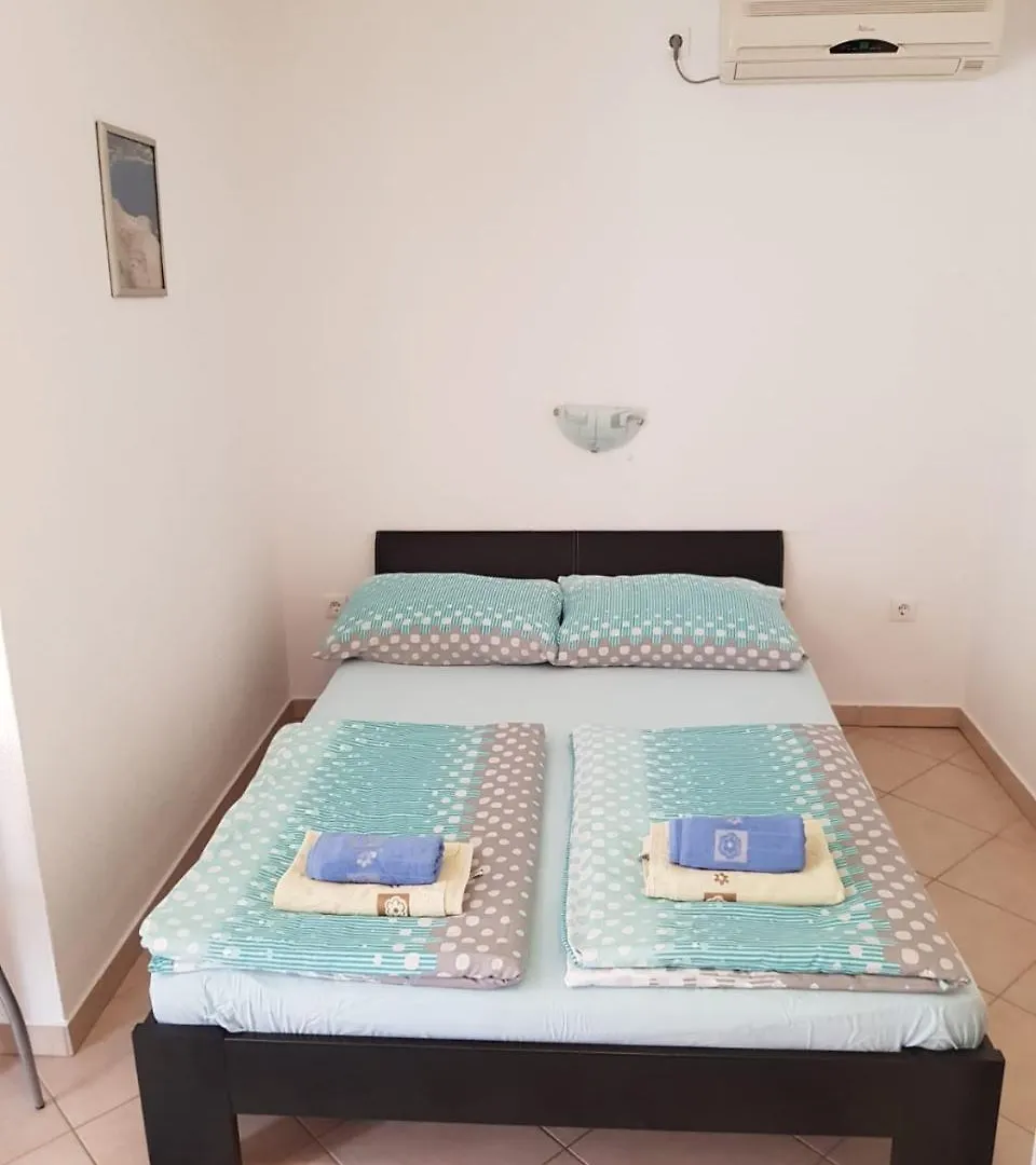 Apartments Dujmovic Ana Baška 0*,